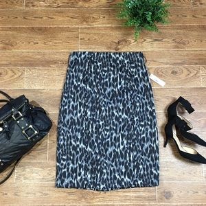 ✨Worthington Gray/Black Patterned Pencil Skirt✨